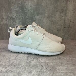 Nike Roshe Run Running Shoes 844994-100 Womens sz 8.5 - white
